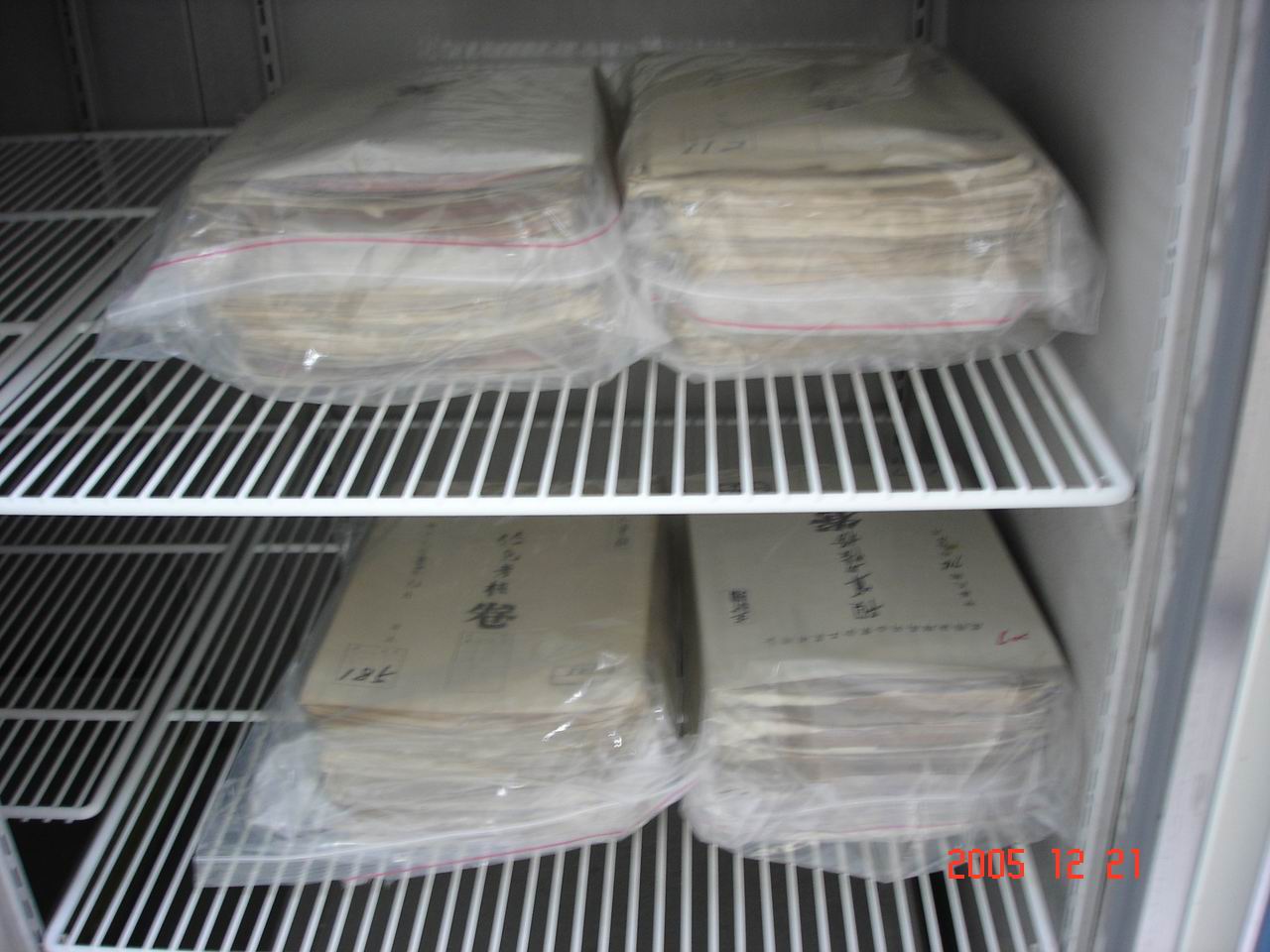 圖7放入溫度為-20℃~ -30℃之低溫冷凍櫃中，檔案不宜堆疊過高