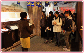 臺灣大學學生參觀本局展覽情形