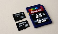圖2 MicroSD(左)與SDHC記憶卡(右)