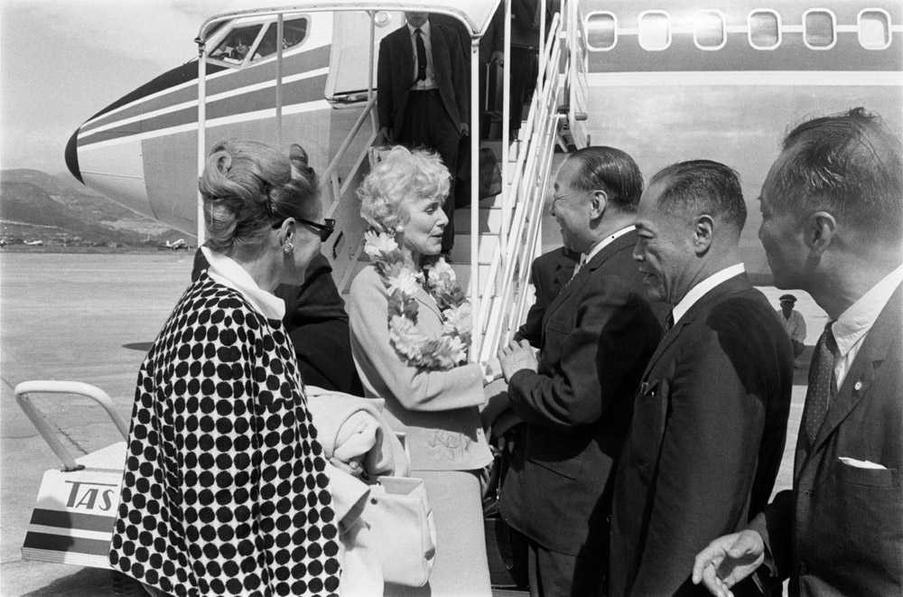 圖11 美國時代雜誌創辦人亨利魯斯遺孀搭乘華航班機來臺訪問