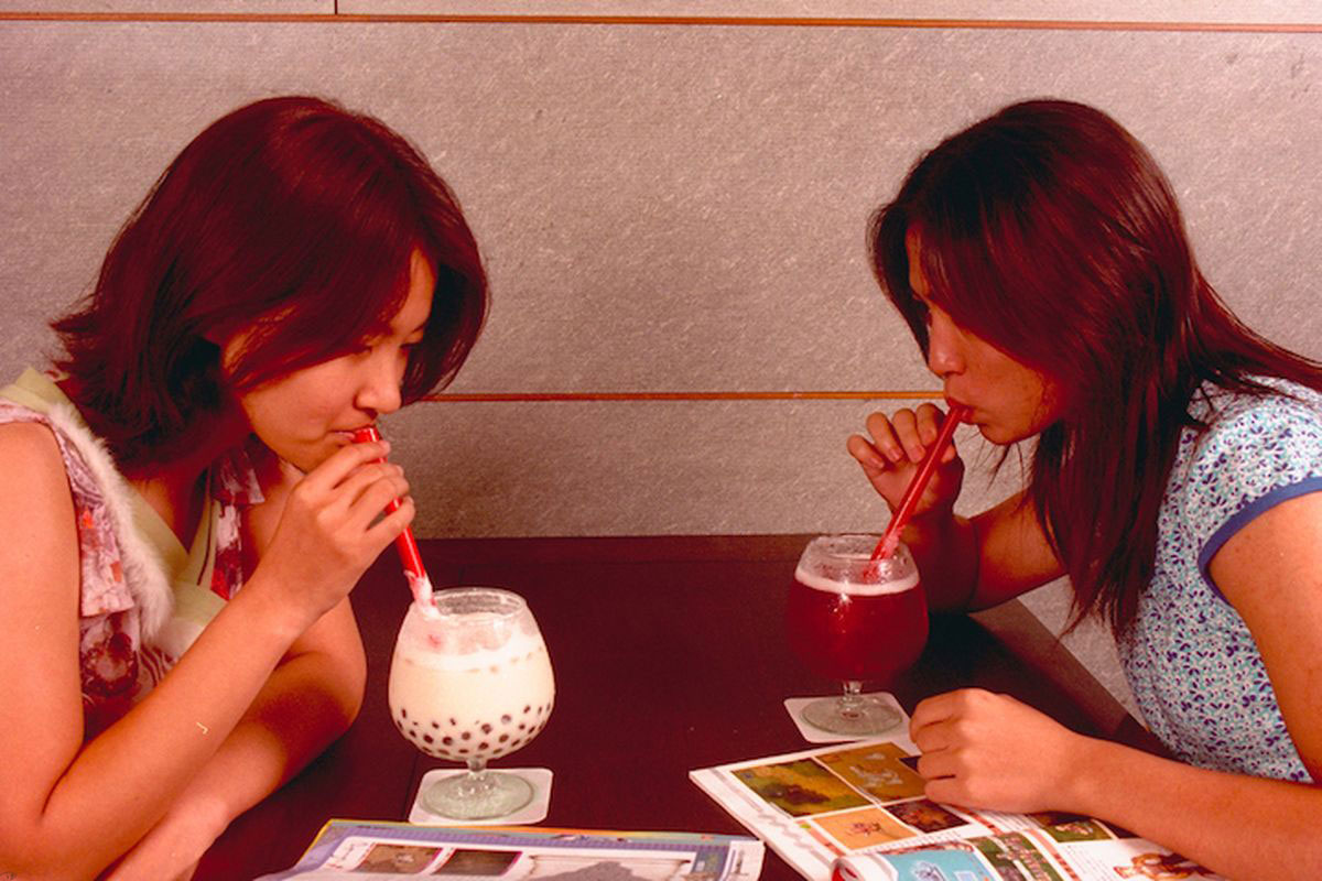 圖13  1980年代興起的珍珠奶茶，起源地包括臺中市的春水堂和臺南市的翰林茶館