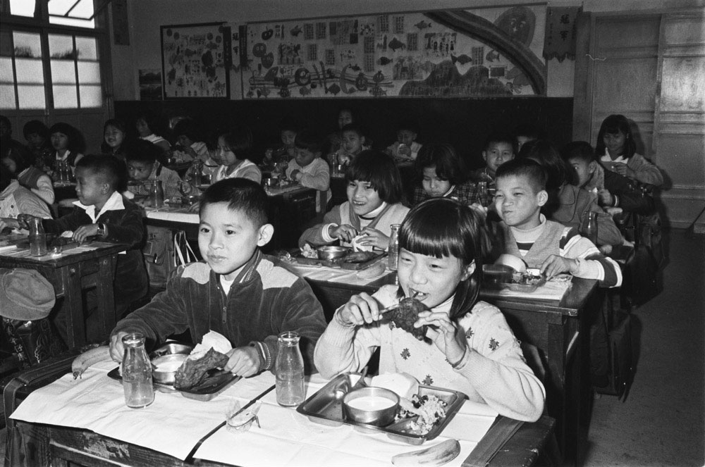 1982年國小學童營養午餐搭配牛奶