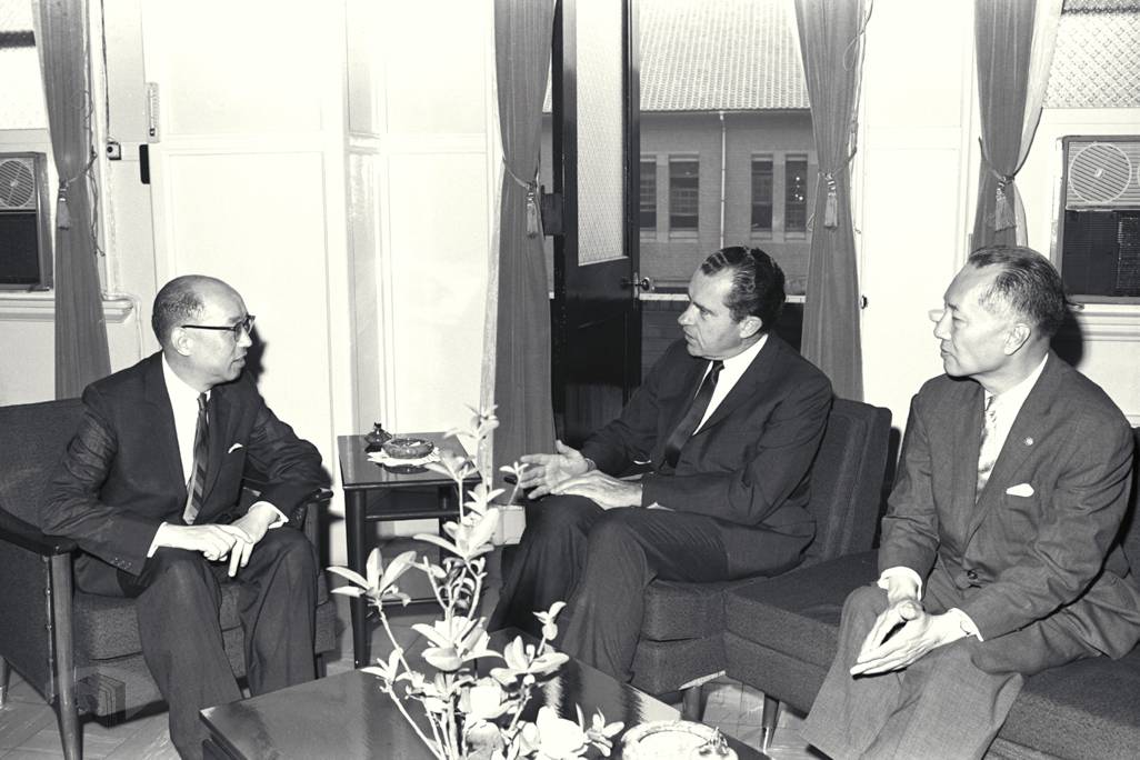 圖7 1967年4月尼克森為百事可樂事訪臺，晉見嚴家淦副總統
