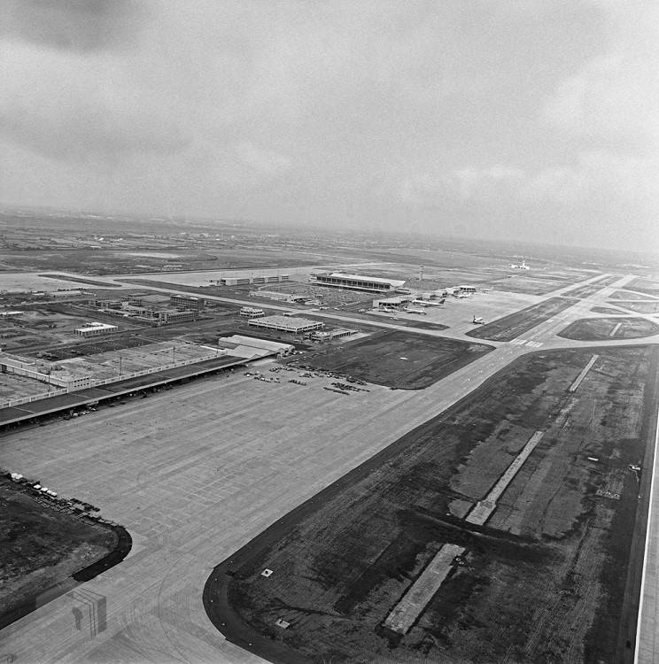 桃園國際機場與周邊交通的發展