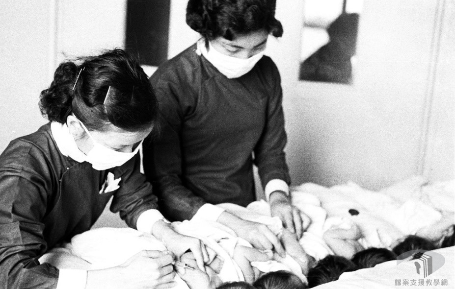 圖3 1955年起，臺灣各縣市小學生逐步實施結核菌素檢驗及卡介苗接種，以防結核病之滋長蔓延。