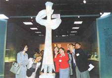 民國八十八年三月，故宮自四川三星堆博物館引進之「三星堆傳奇—華夏古文明的探索」特展，為借展大陸出土文物之先河