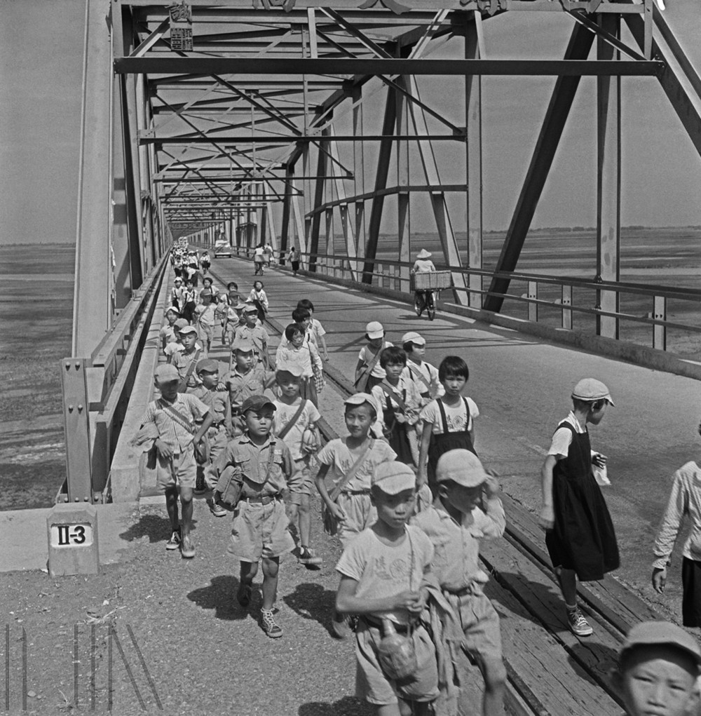 圖9 1953年1月，在美援挹注下，橫跨濁水溪的「西螺大橋」正式通車，是當時臺灣最長的橋梁，更是遠東第一大橋