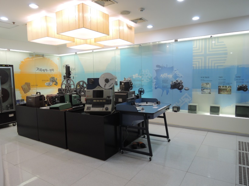 韓國國家檔案館-影音檔案播放及保存修護機具展示