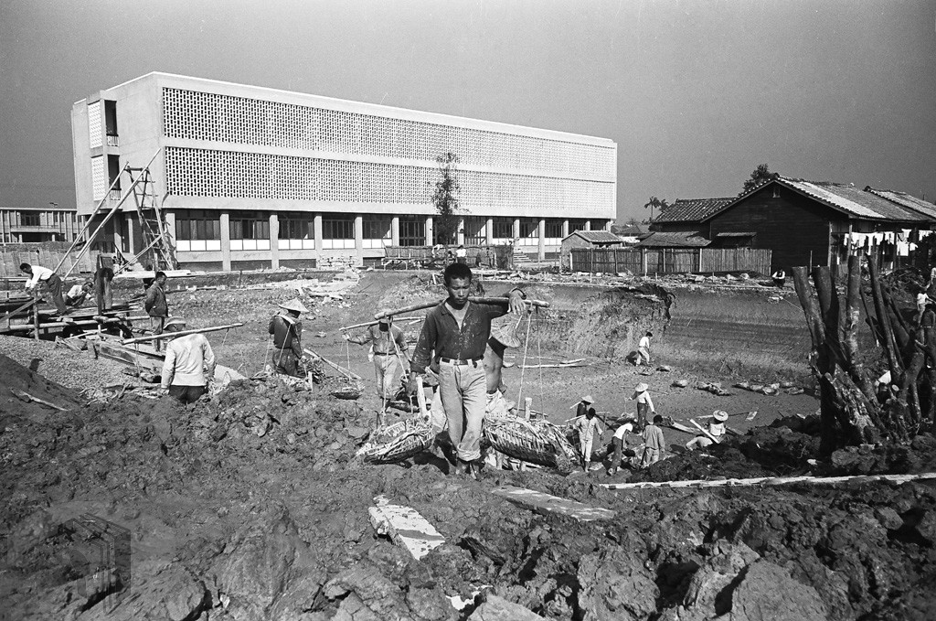 圖8 1964年公企中心即將完工照片(該中心已於2021年重建)