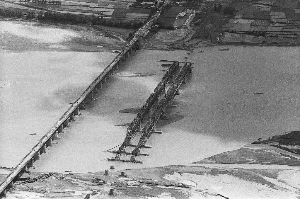 圖4 大肚溪鐵路橋梁在八七水災中斷裂