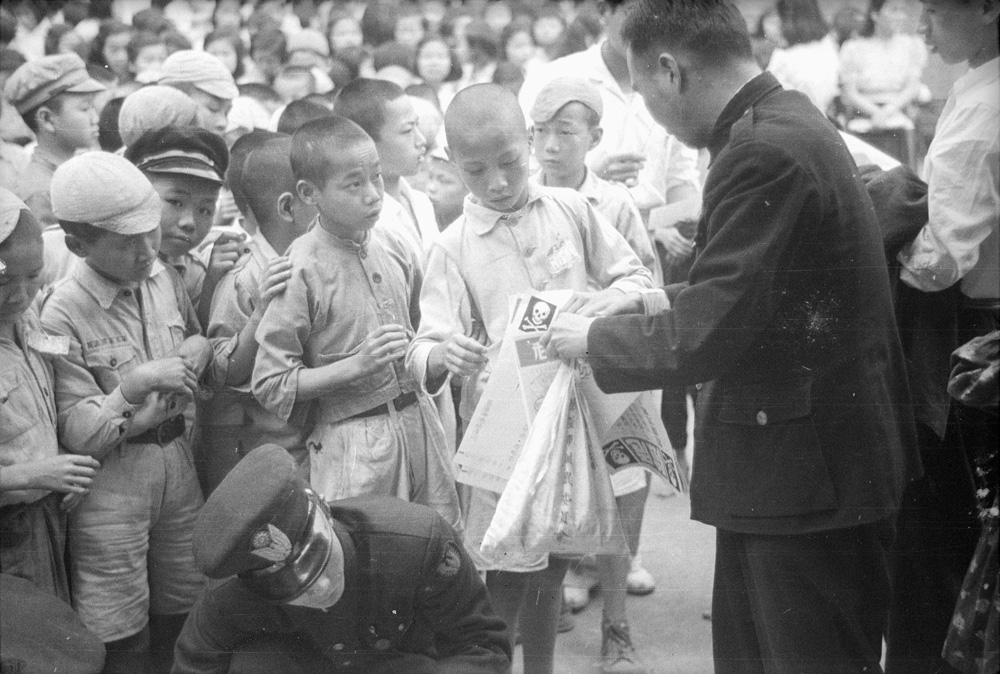 圖9 基隆市滅鼠委員會檢疫人員向學童宣導滅鼠情景