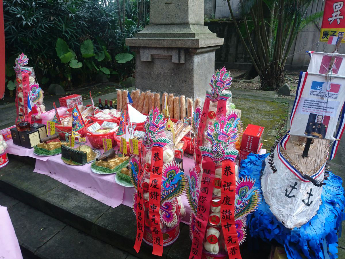 圖12 法國公墓祭品（2020年）