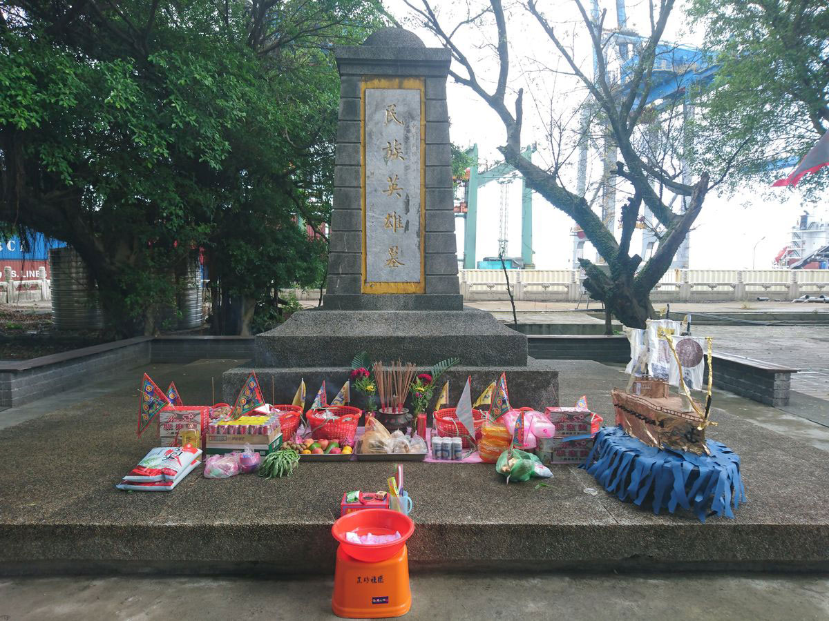 圖13 民族英雄墓祭品（2020年）