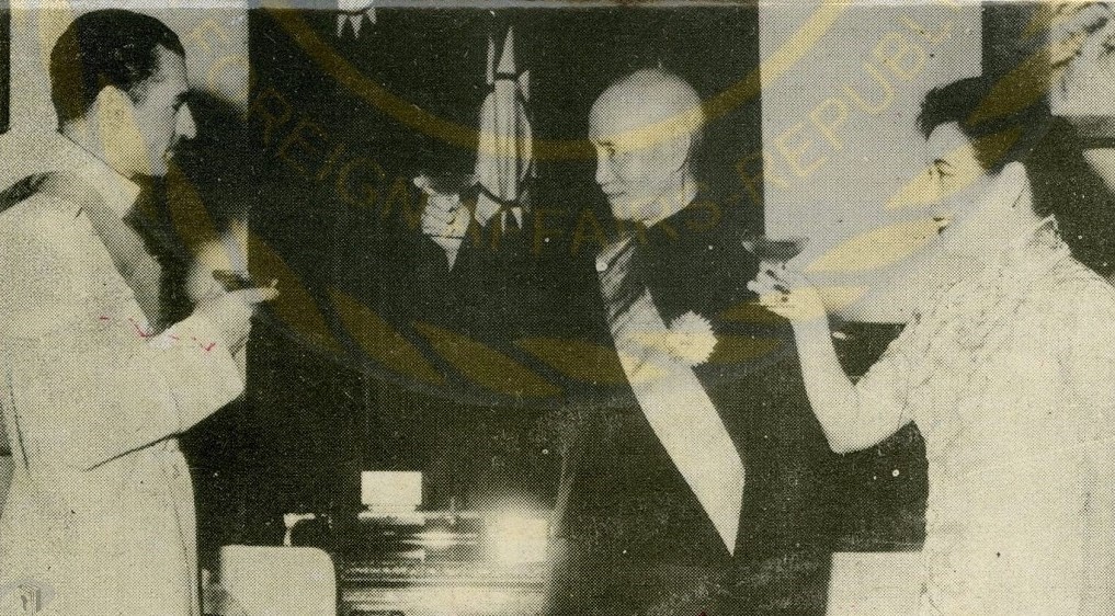 圖3 1958年5月15日伊朗國王巴勒維於國宴與總統蔣中正夫婦舉香檳祝賀