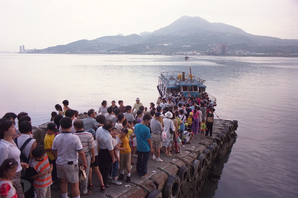 圖1 淡水渡船頭搭渡船遊客