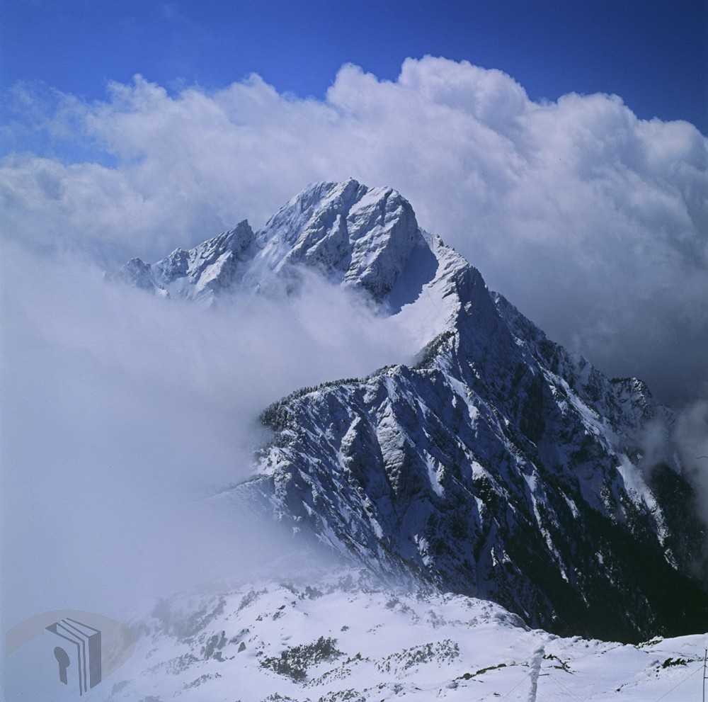 02玉山仰之彌高、崢嶸向上山型象徵