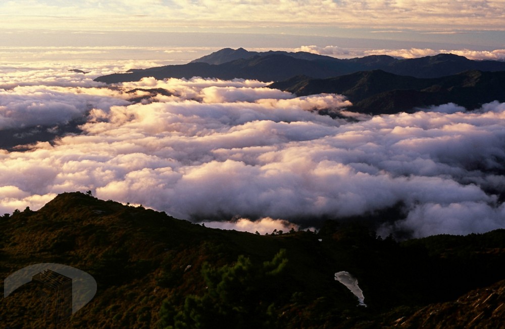 07玉山峰巒雲海繚繞