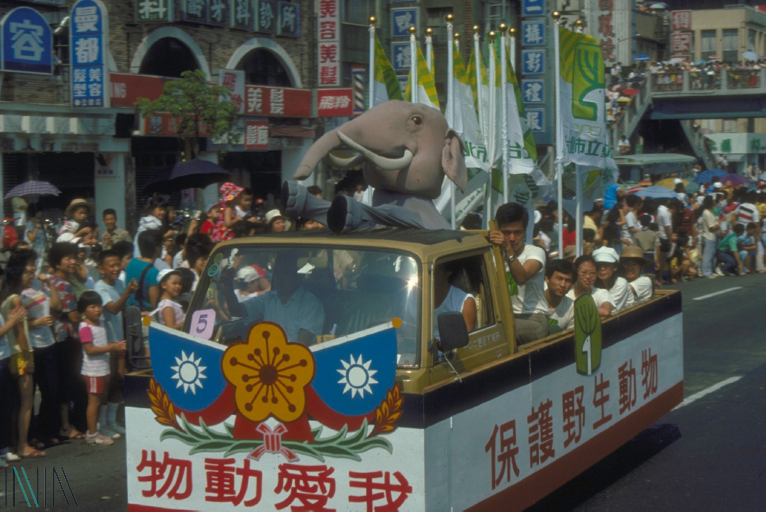 圖4 動物大搬家的林旺爺爺布偶裝先頭車隊